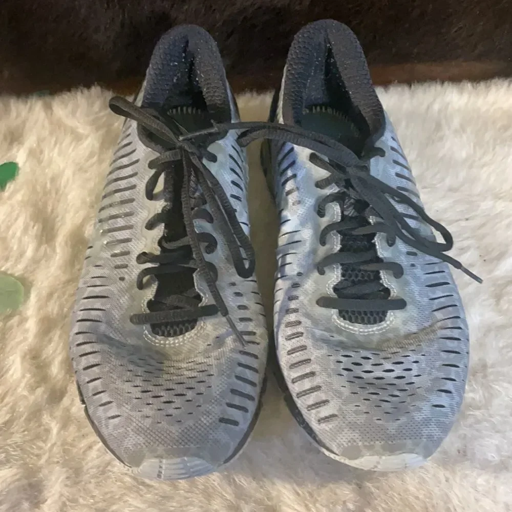 Asics shoes 9.5 (4734)